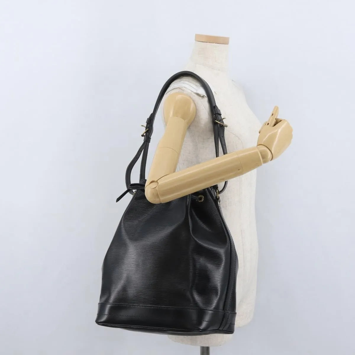 Louis Vuitton Noe Epi Leather, Black, Leather, Shoulder Bag