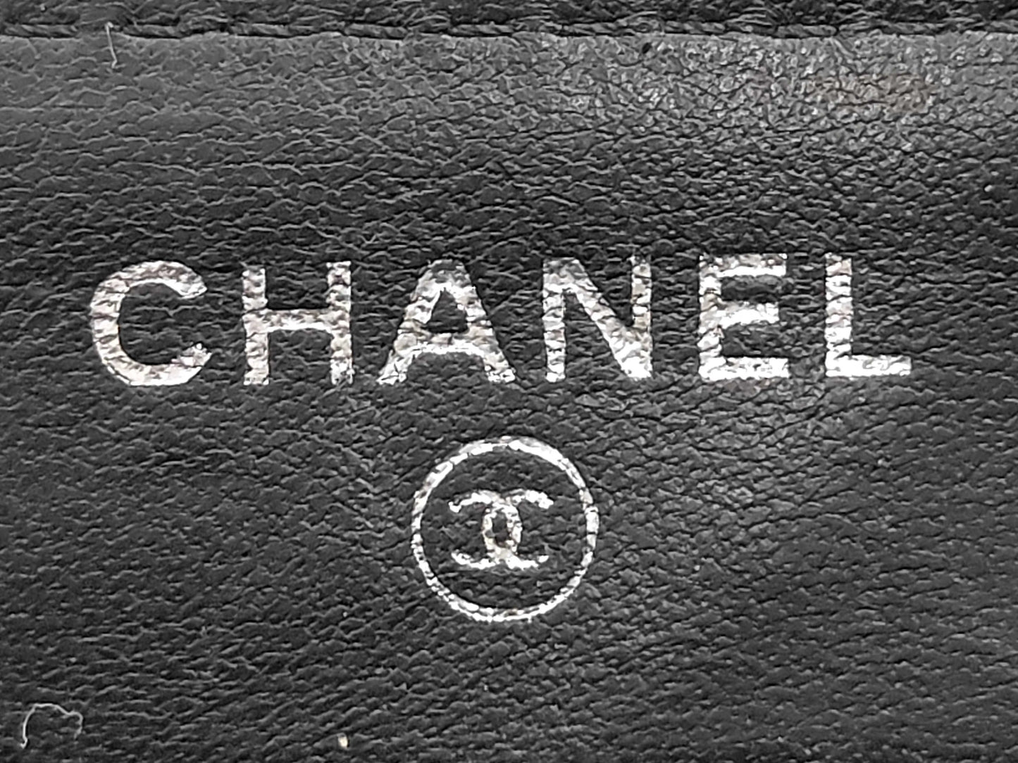 Chanel Logo CC Fermeture zippée ronde leather, Black, Leather, Wallet