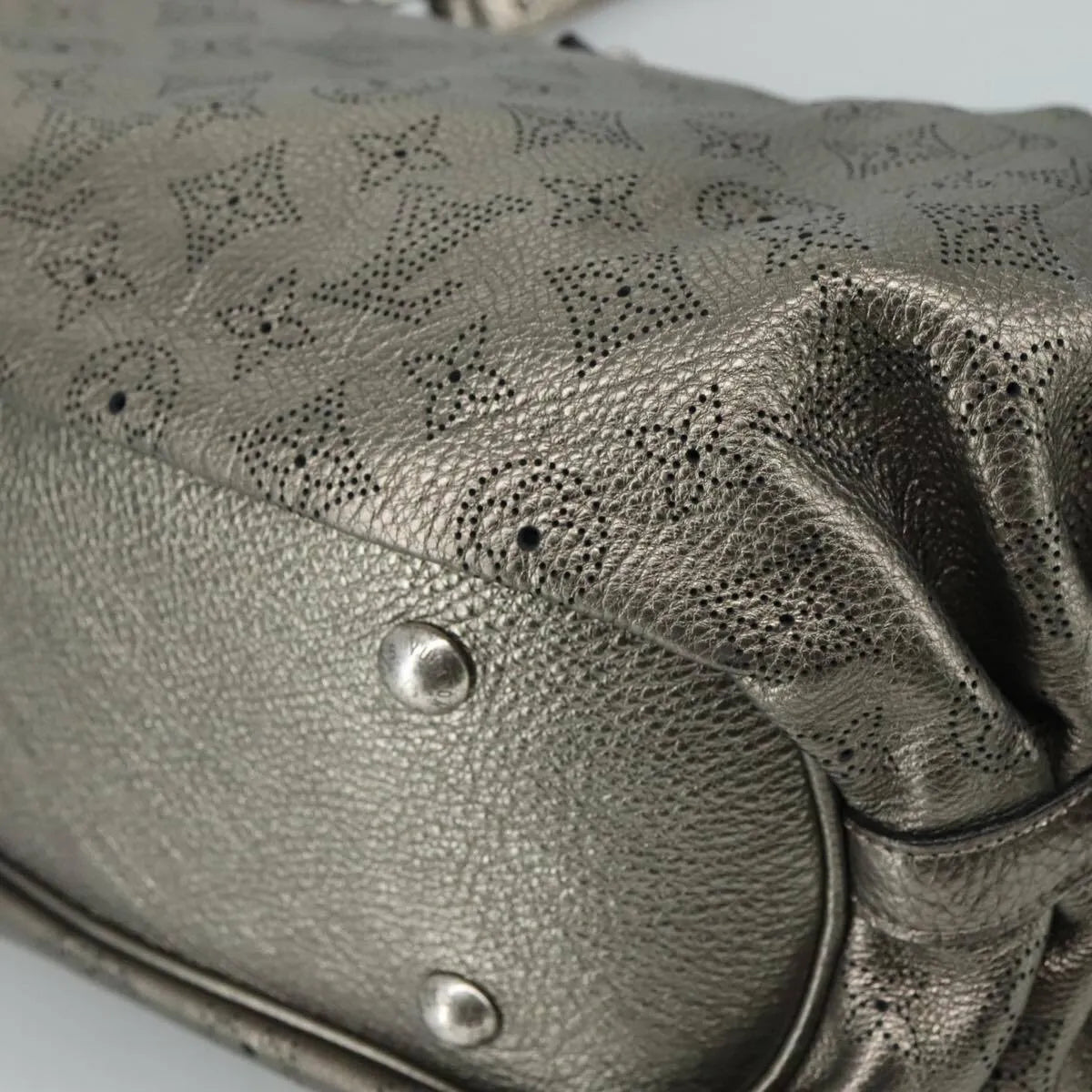 Louis Vuitton Mahina Monogram leather, Metallic, Canvas, Shoulder Bag