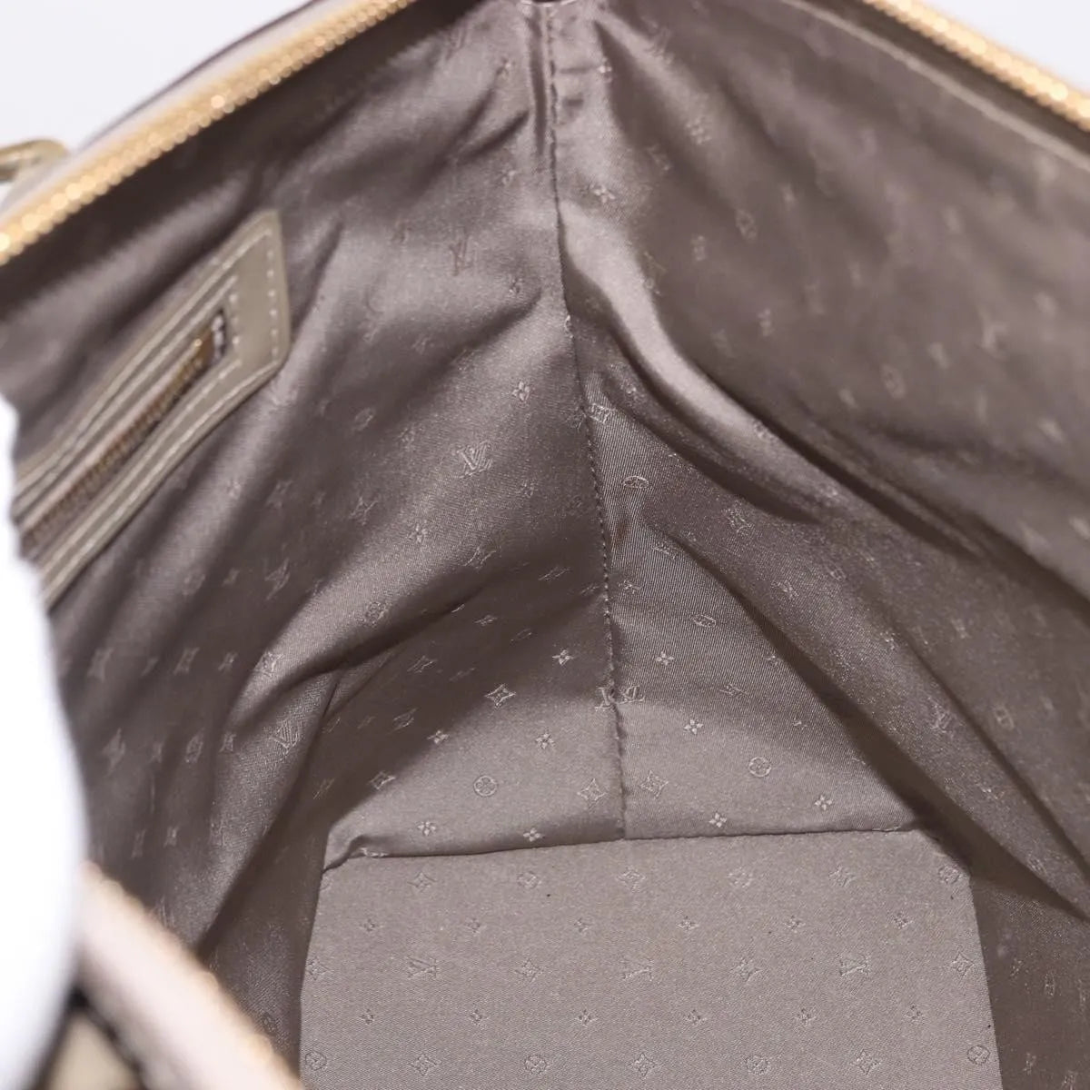 Louis Vuitton Suhali Lockit Leather, Gray, Leather, Handbag