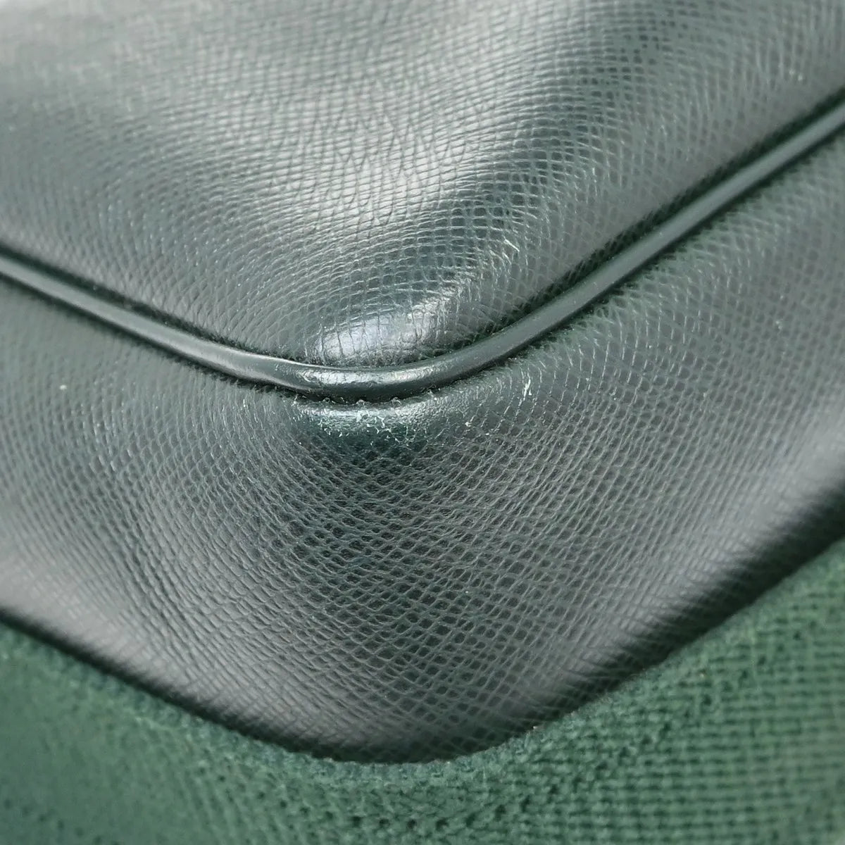 Louis Vuitton Reporter Taiga Leather, Green, Leather, Shoulder Bag