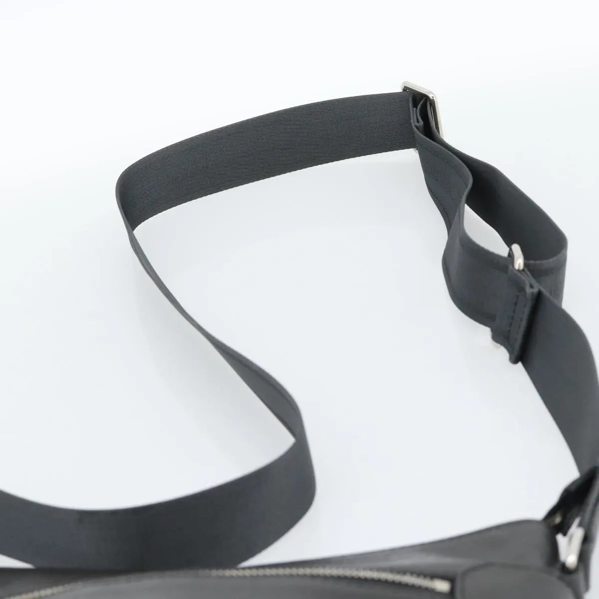 Louis Vuitton Sasha Taiga Leather, Gray, Leather, Shoulder Bag