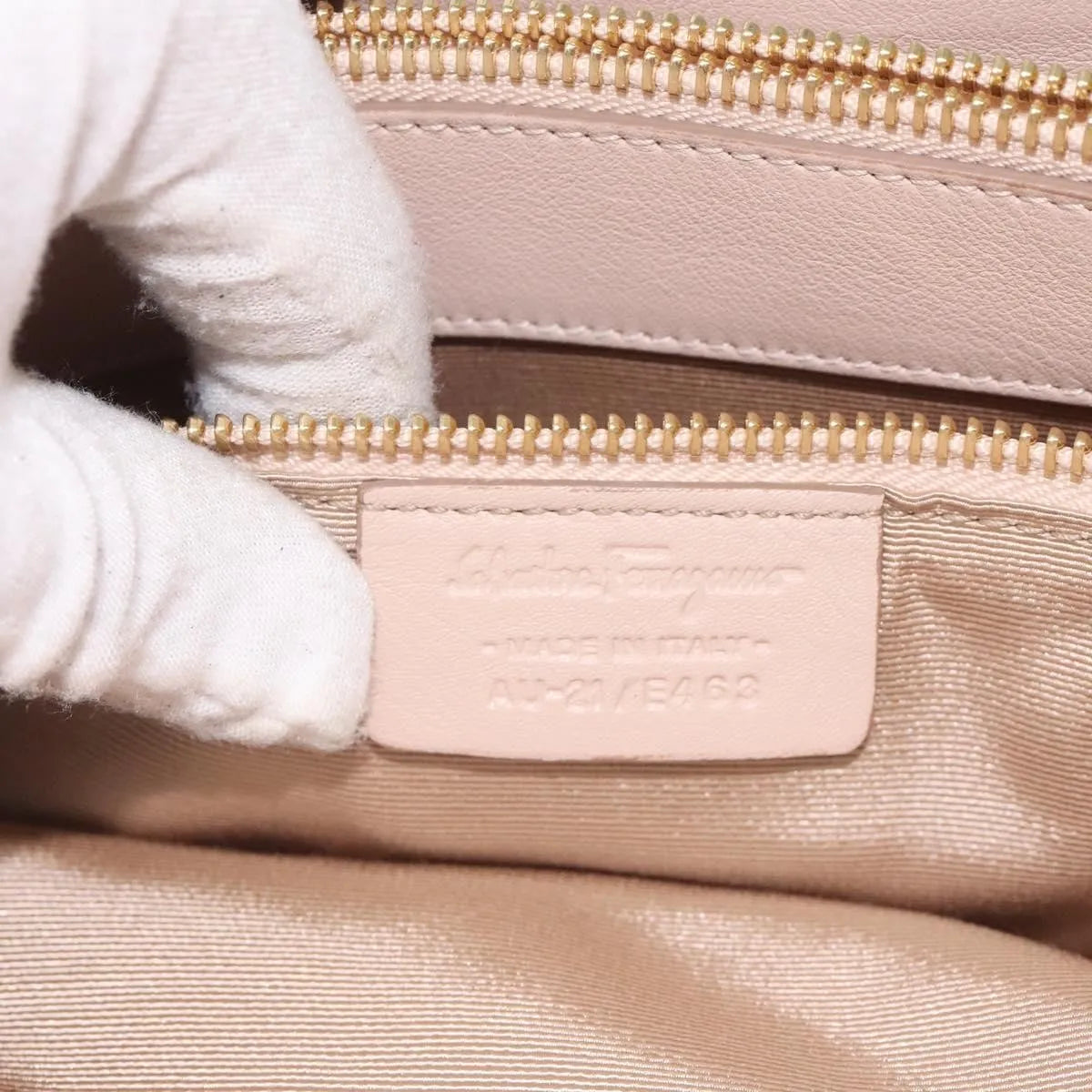 Salvatore Ferragamo Gancini Chain Leather, Beige, Leather, Shoulder Bag