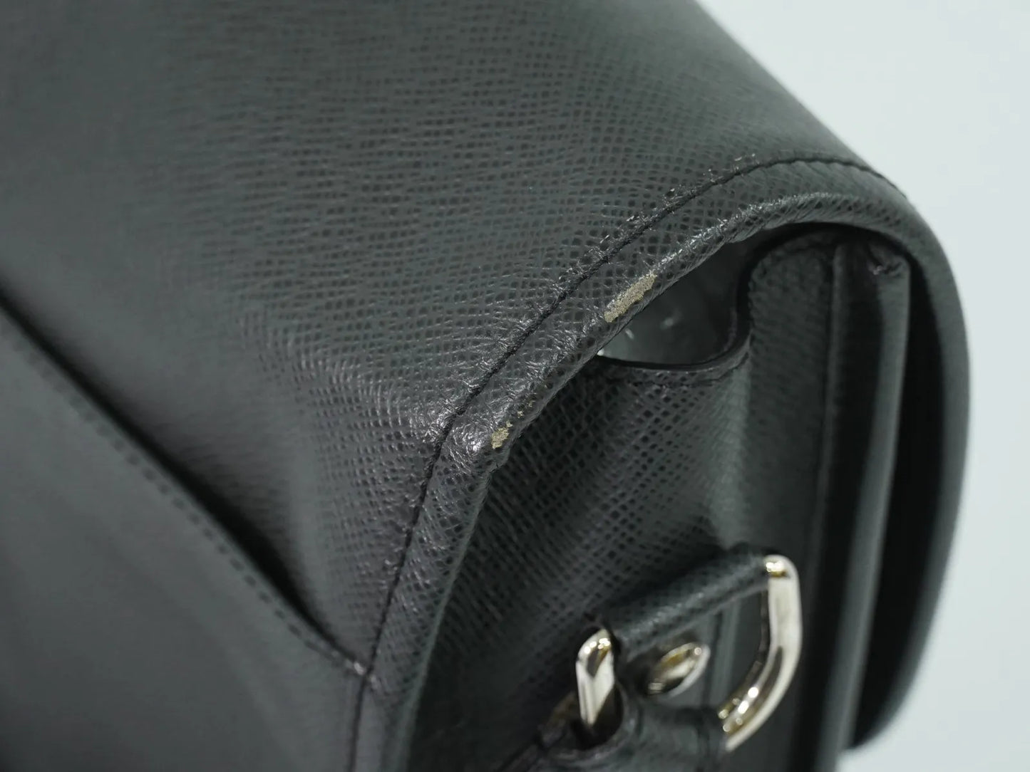Louis Vuitton Alexei Messenger Taiga Leather, Black, Leather, Shoulder Bag