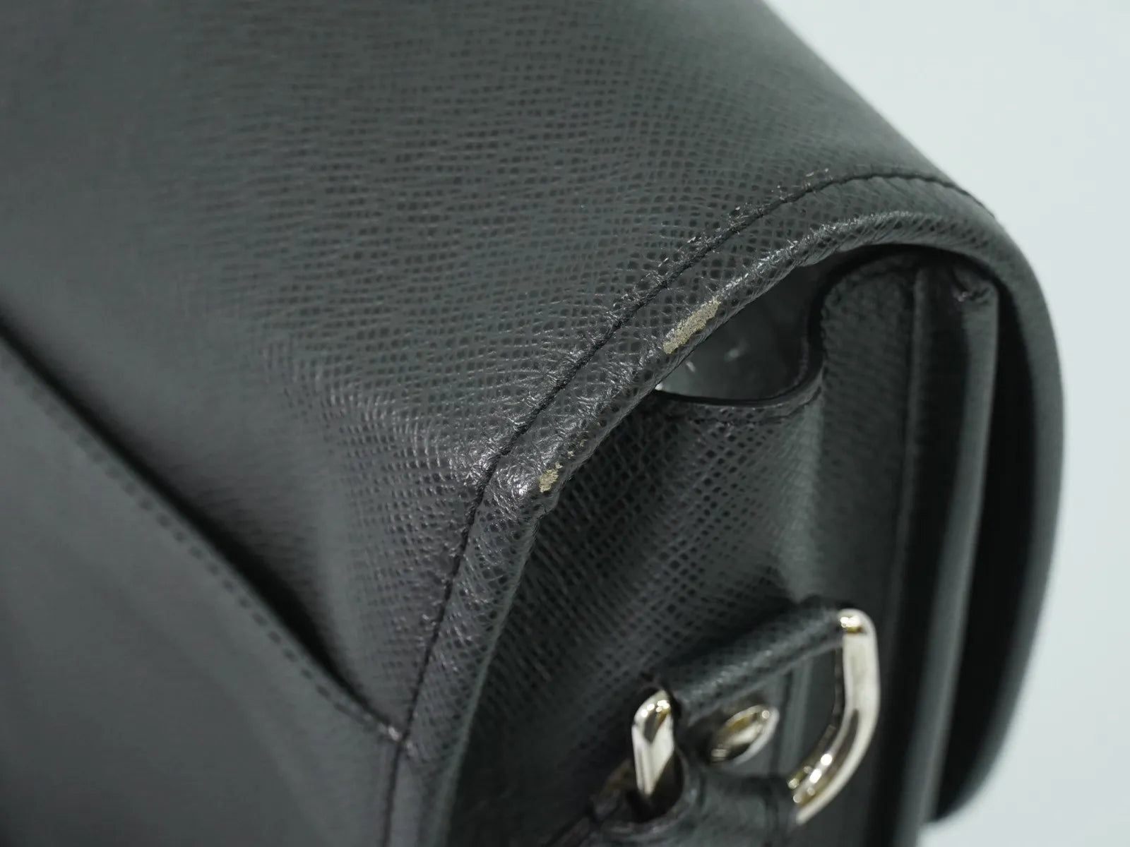 Louis Vuitton Alexei Messenger Taiga Leather, Black, Leather, Shoulder Bag