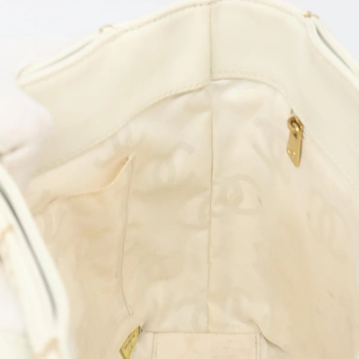 Chanel Surpique Tote Quilted Leather, White, Leather, Tote Bag