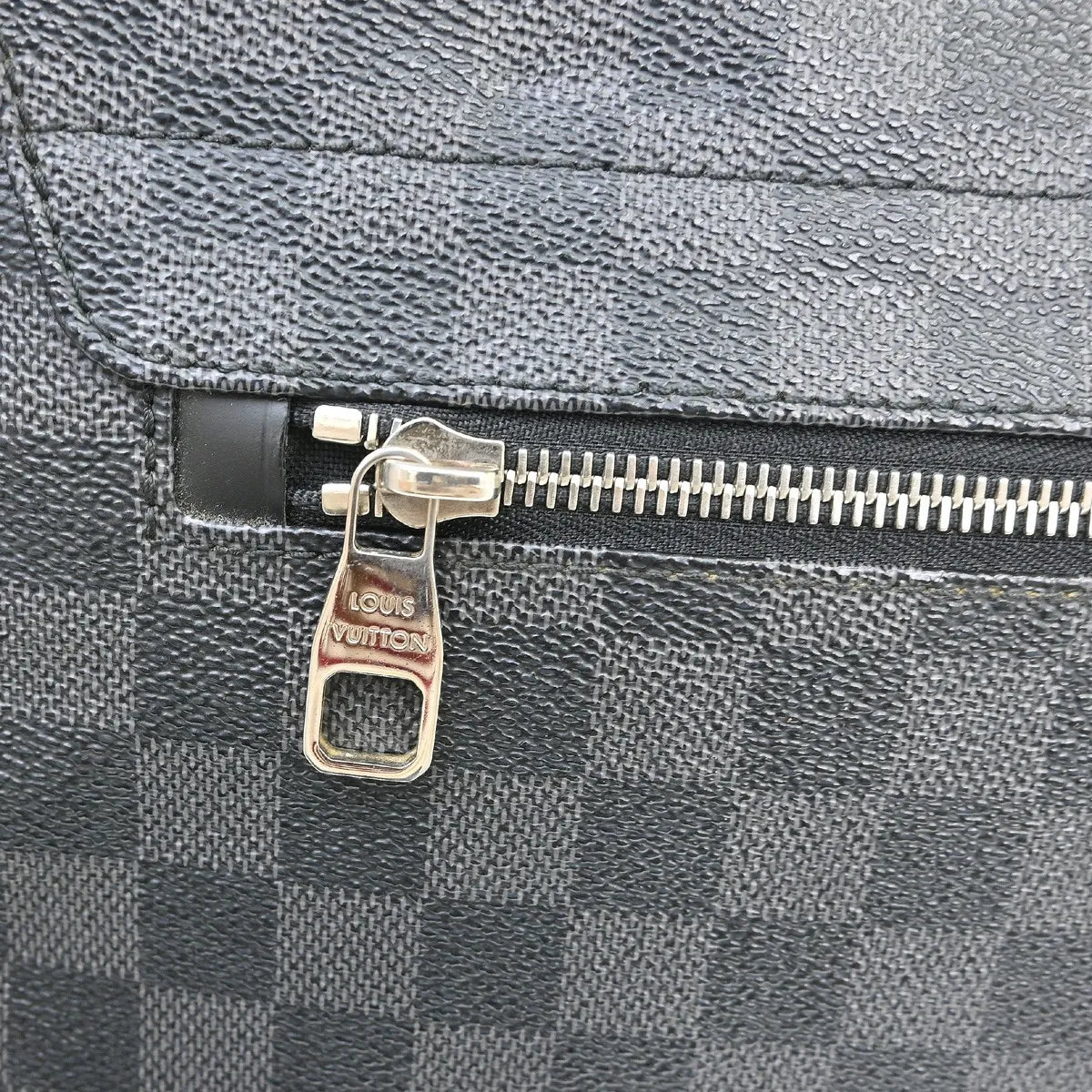 Louis Vuitton District Messenger Damier Graphite, Black, Canvas, Shoulder Bag