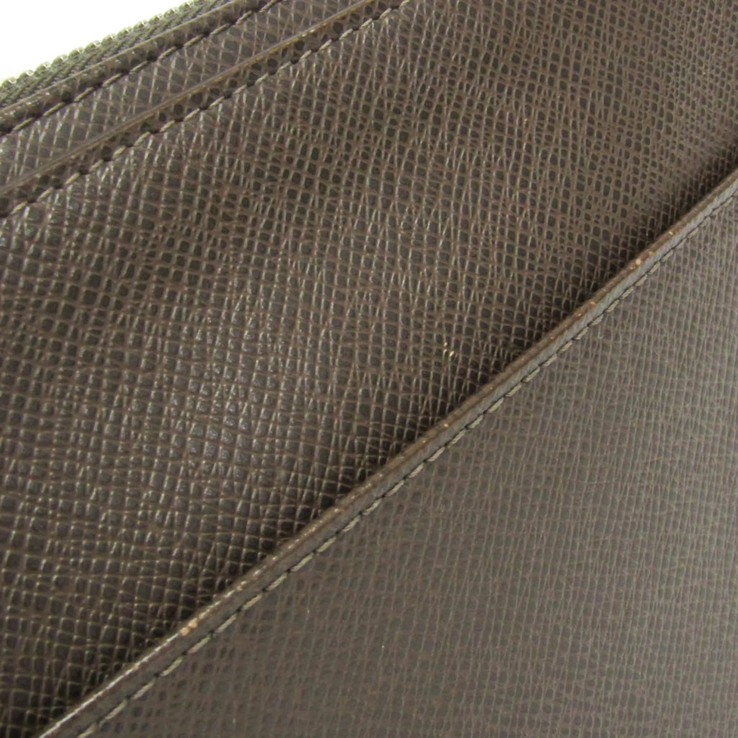 Louis Vuitton Pochette Baikal Clutch Taiga Leather, Gray, Leather, Clutch