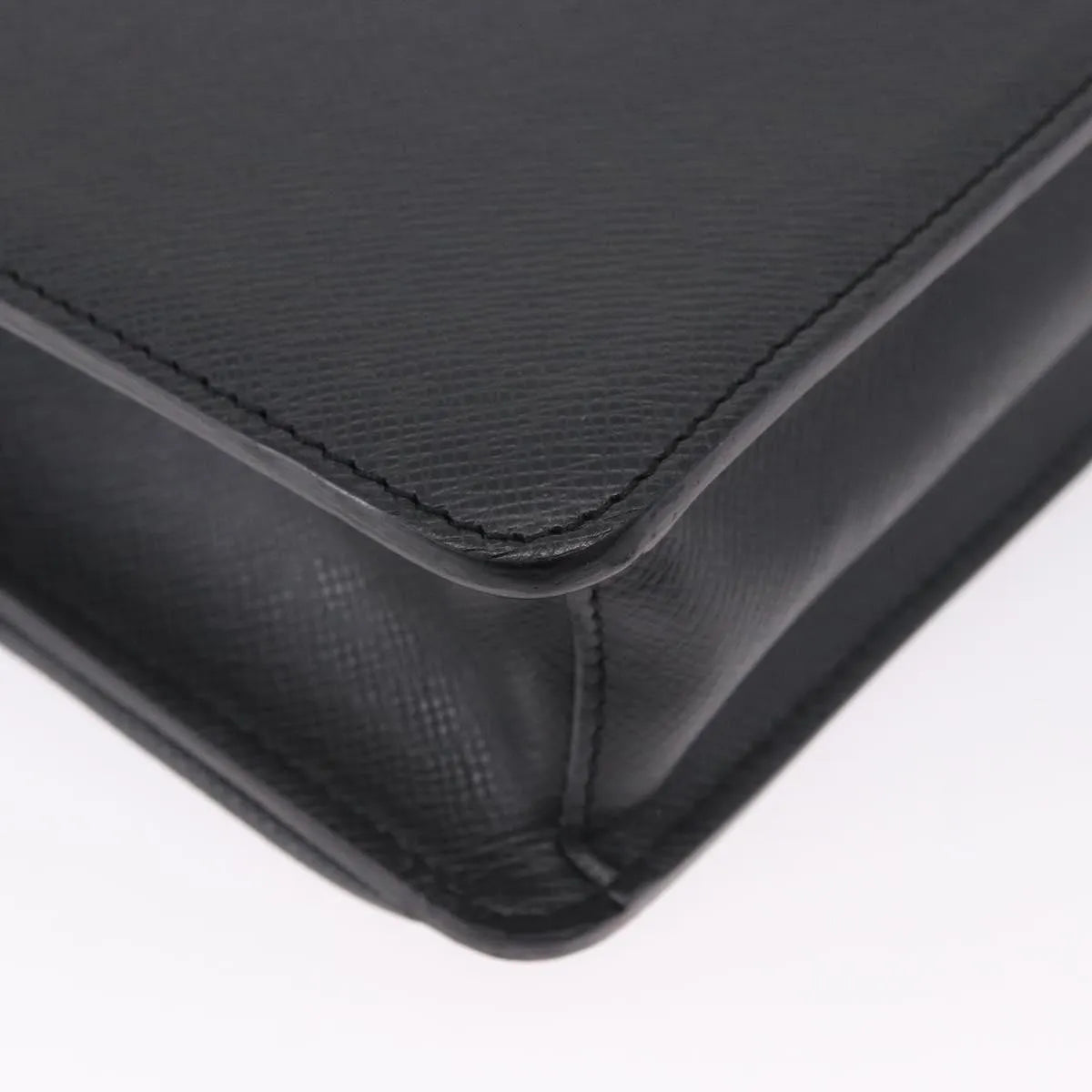 Louis Vuitton Robusto Taiga, Black, Leather, Briefcase