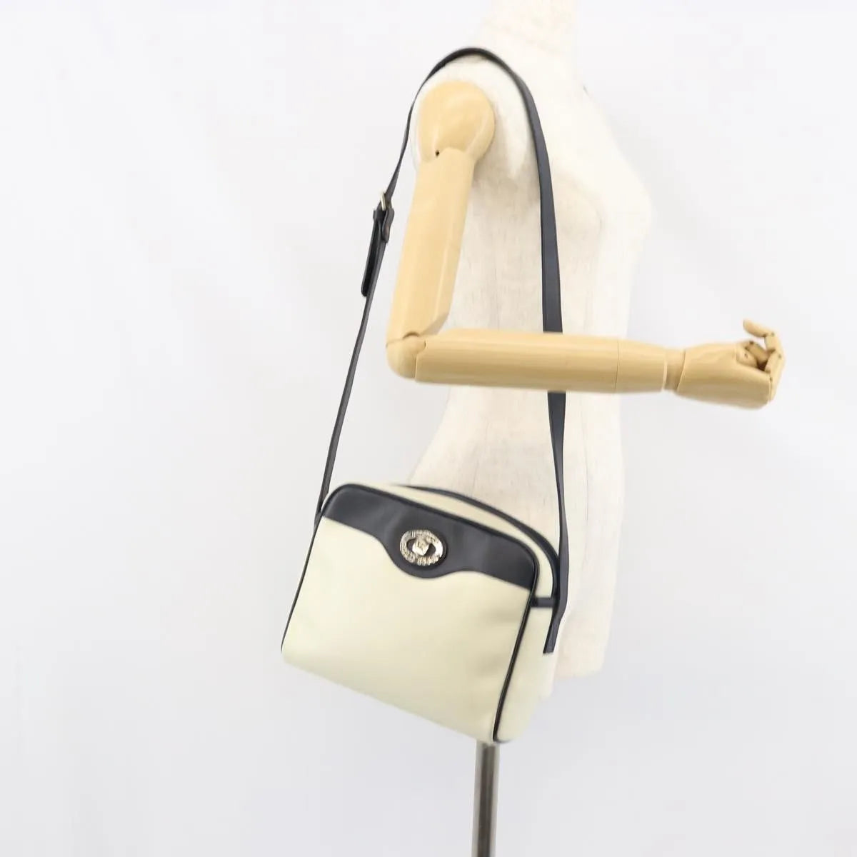 Burberry Vintage Leather, White, Leather, Shoulder Bag
