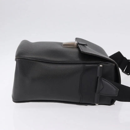 Louis Vuitton Yaranga Messenger Taiga Leather, Black, Leather, Shoulder Bag