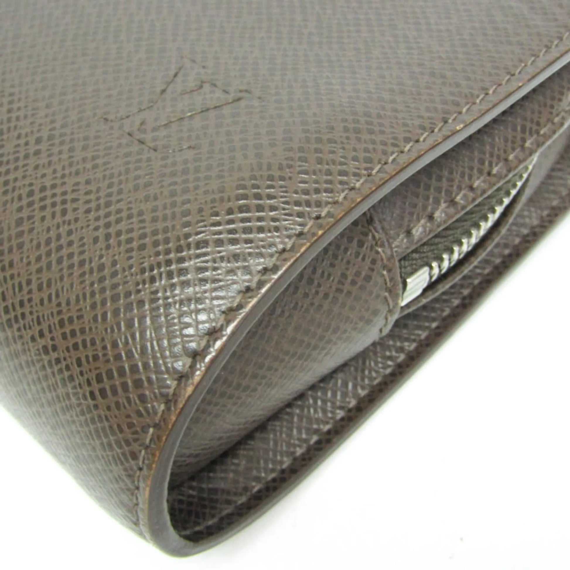 Louis Vuitton Pochette Baikal Clutch Taiga Leather, Gray, Leather, Clutch