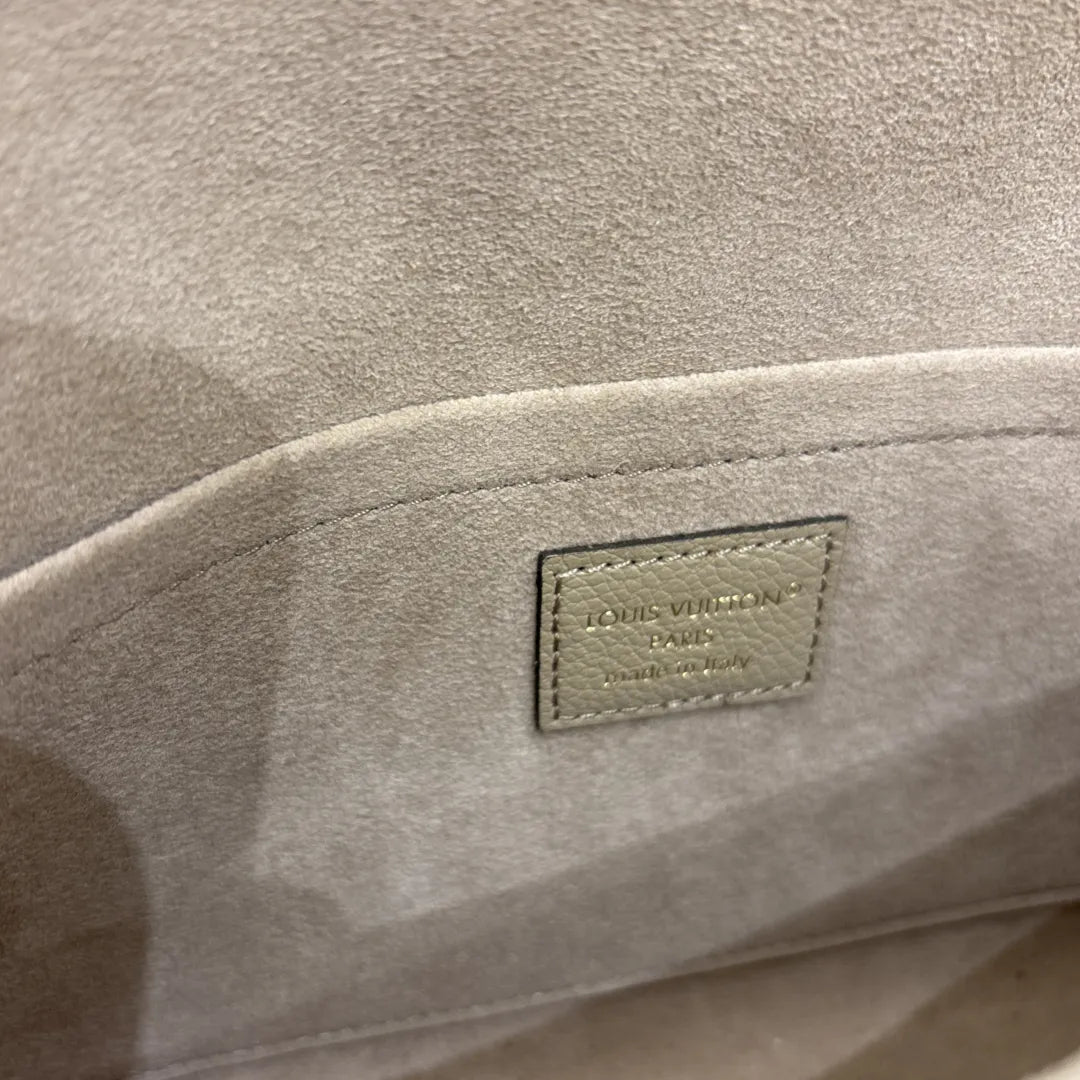 Louis Vuitton Felicie Chain Metallic Monogram Vernis, Beige, Calfskin, Clutch