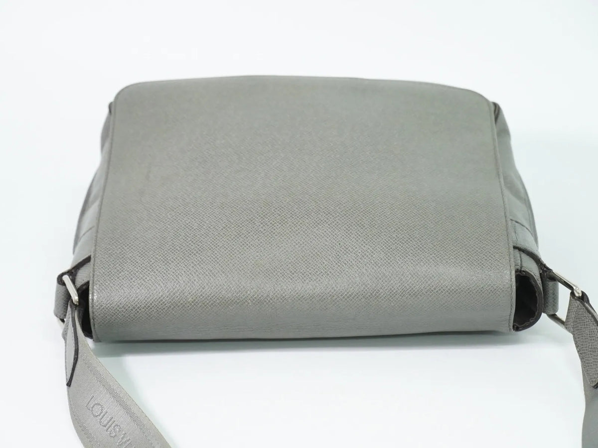 Louis Vuitton Roman Taiga Leather, Gray, Leather, Shoulder Bag