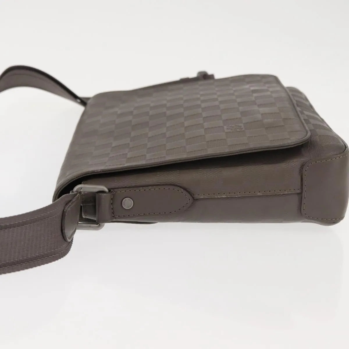 Louis Vuitton District Messenger Damier Infini Leather, Gray, Leather, Shoulder Bag