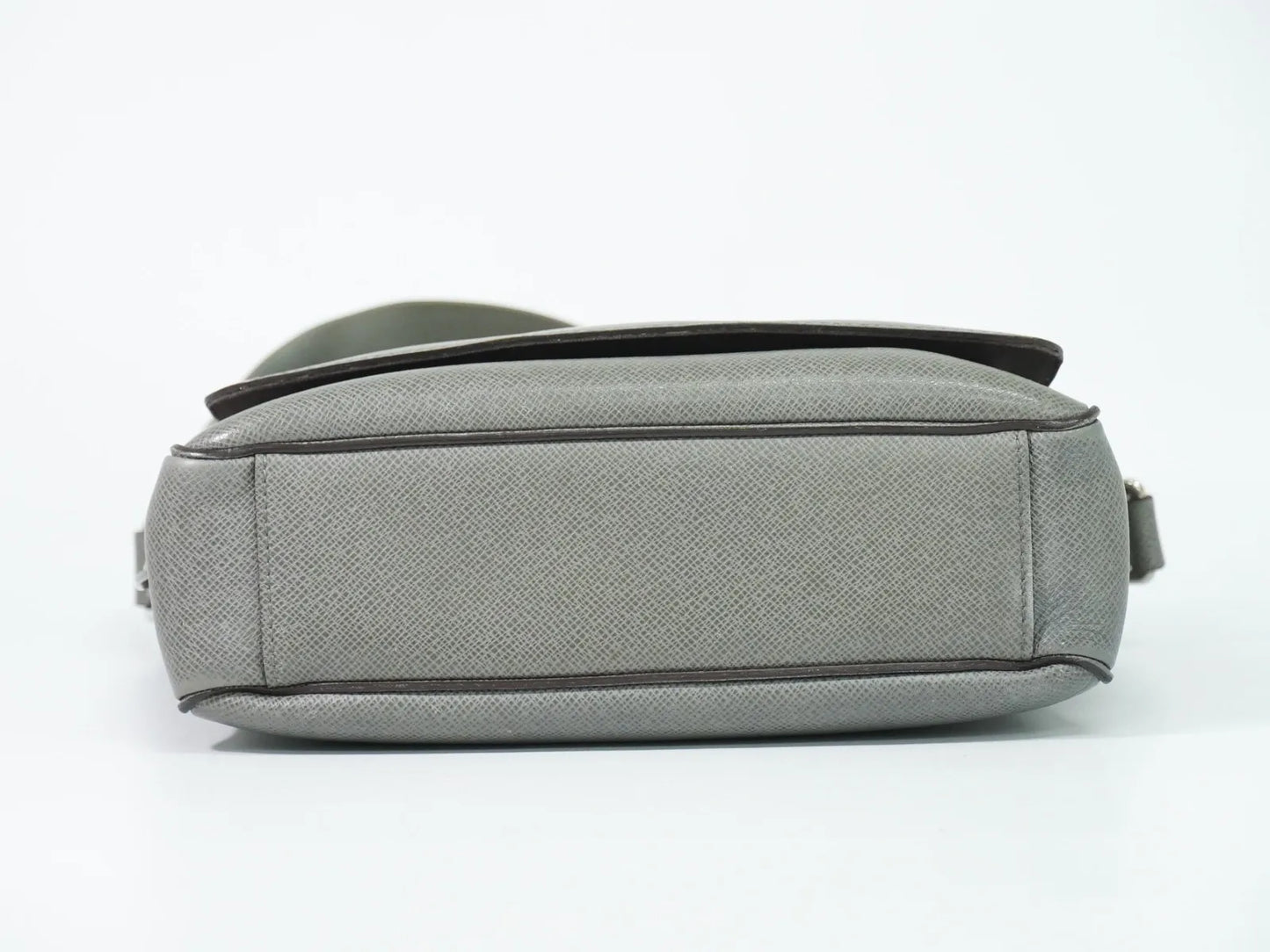 Louis Vuitton Roman Taiga Leather, Gray, Leather, Shoulder Bag