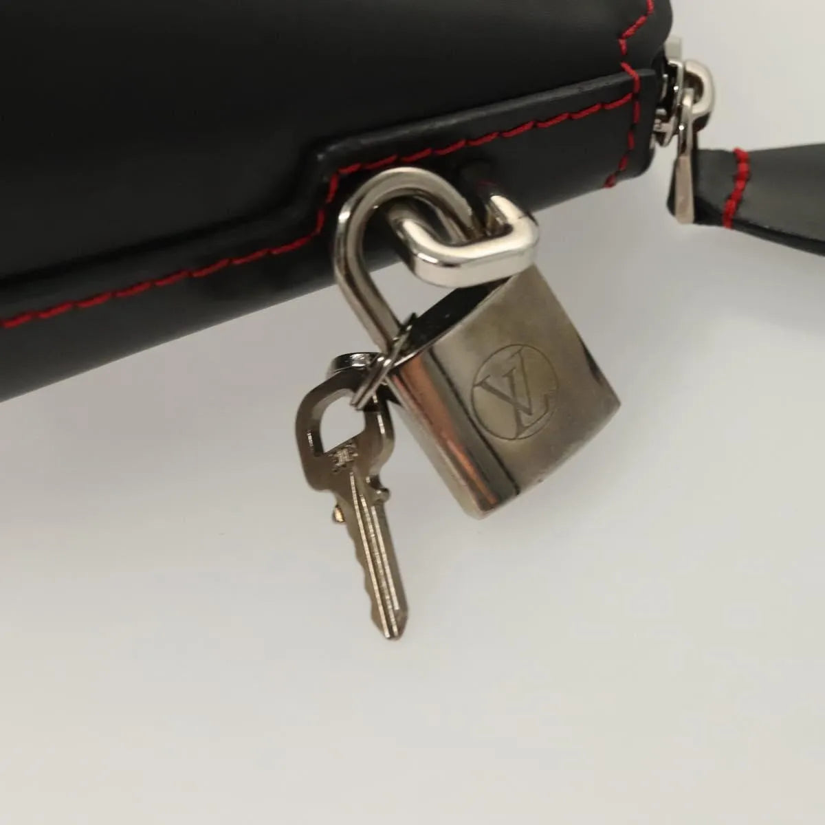 Louis Vuitton Suhari Lockit Leather, Black, Leather, Handbag