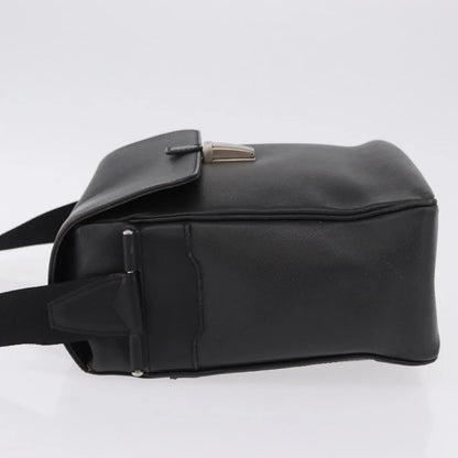 Louis Vuitton Yaranga Messenger Taiga Leather, Black, Leather, Shoulder Bag