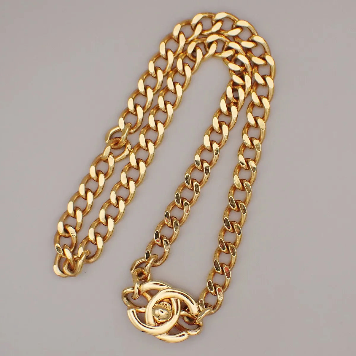 Chanel Vintage Turnlock Reissue Chain Metal, Gold, Gold Plated, Clutch