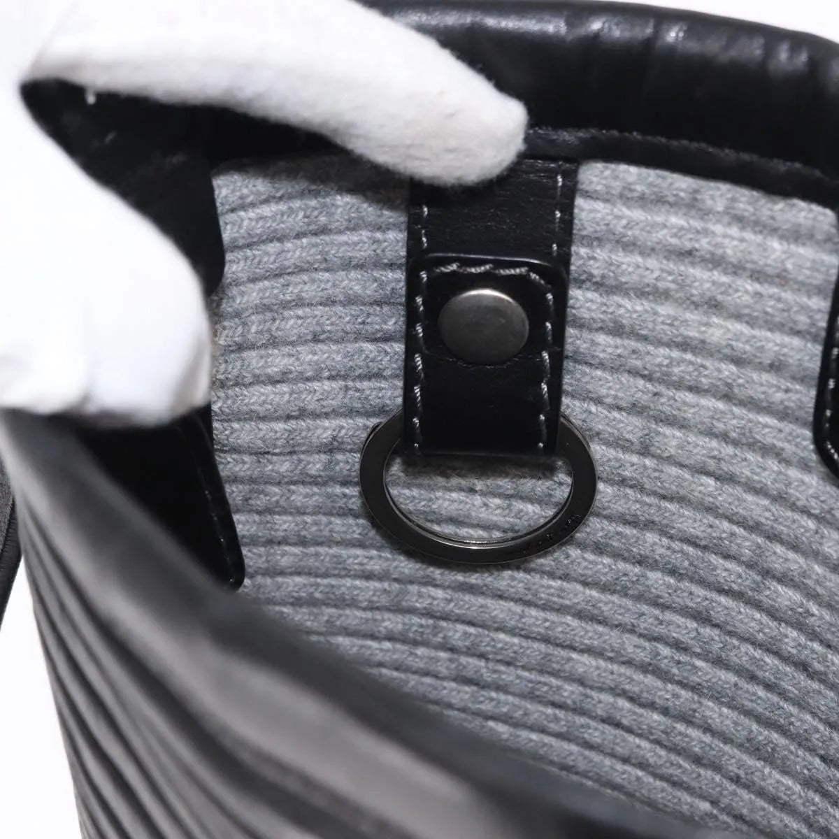 Salvatore Ferragamo Gancini Leather, Black, Leather, Shoulder Bag