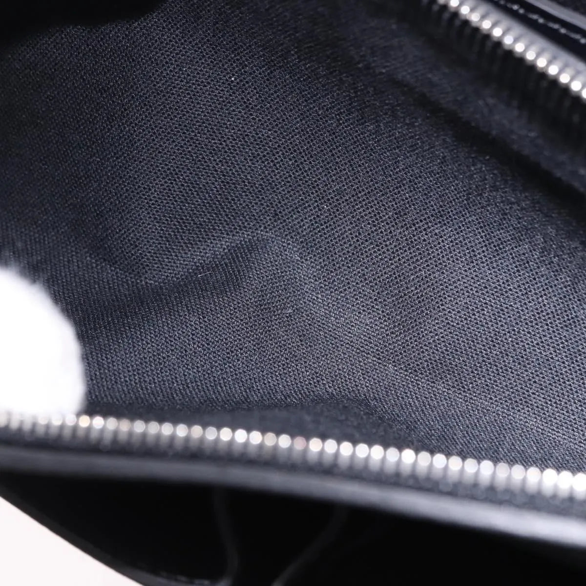 Louis Vuitton Robusto Taiga, Black, Leather, Briefcase