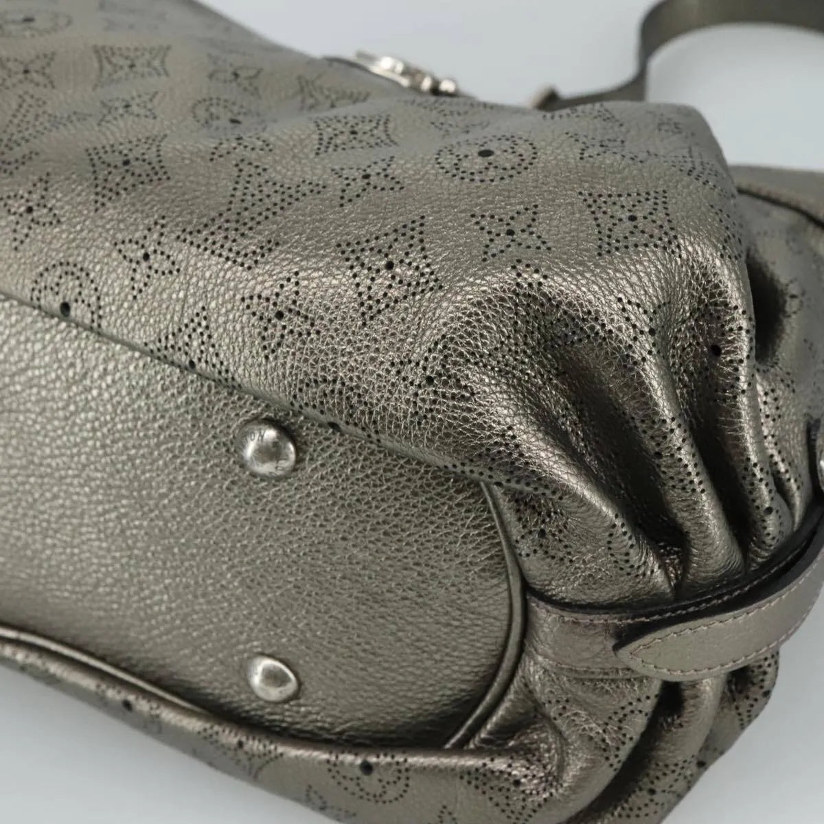 Louis Vuitton Mahina Monogram leather, Metallic, Canvas, Shoulder Bag