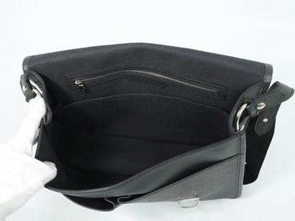 Louis Vuitton Alexei Messenger Taiga Leather, Black, Leather, Shoulder Bag