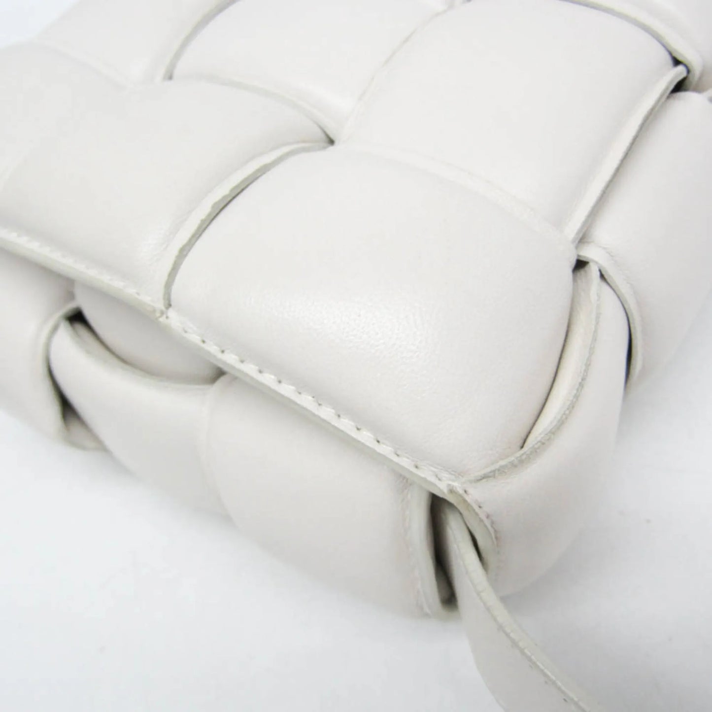 Bottega Veneta Cassette Chain Padded Maxi Intrecciato Leather, White, Leather, Shoulder Bag