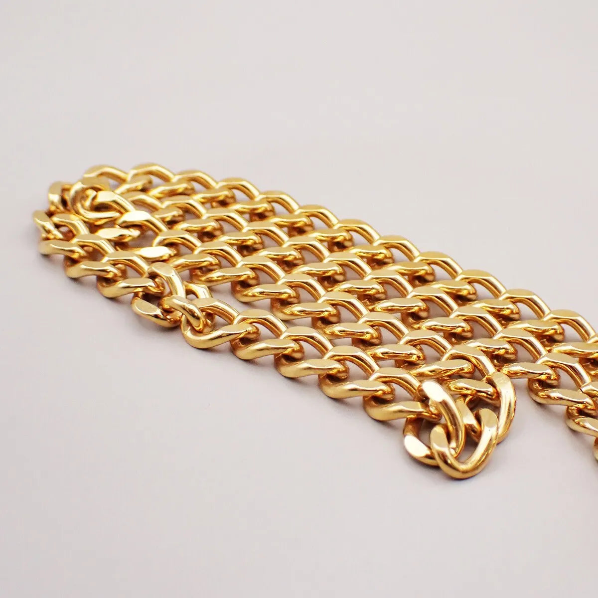 Chanel Vintage Turnlock Reissue Chain Metal, Gold, Gold Plated, Clutch
