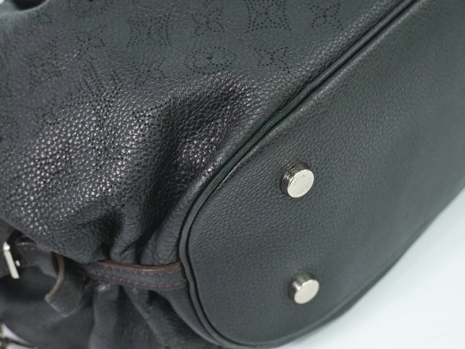 Louis Vuitton L Hobo Mahina Leather, Black, Leather, Shoulder Bag