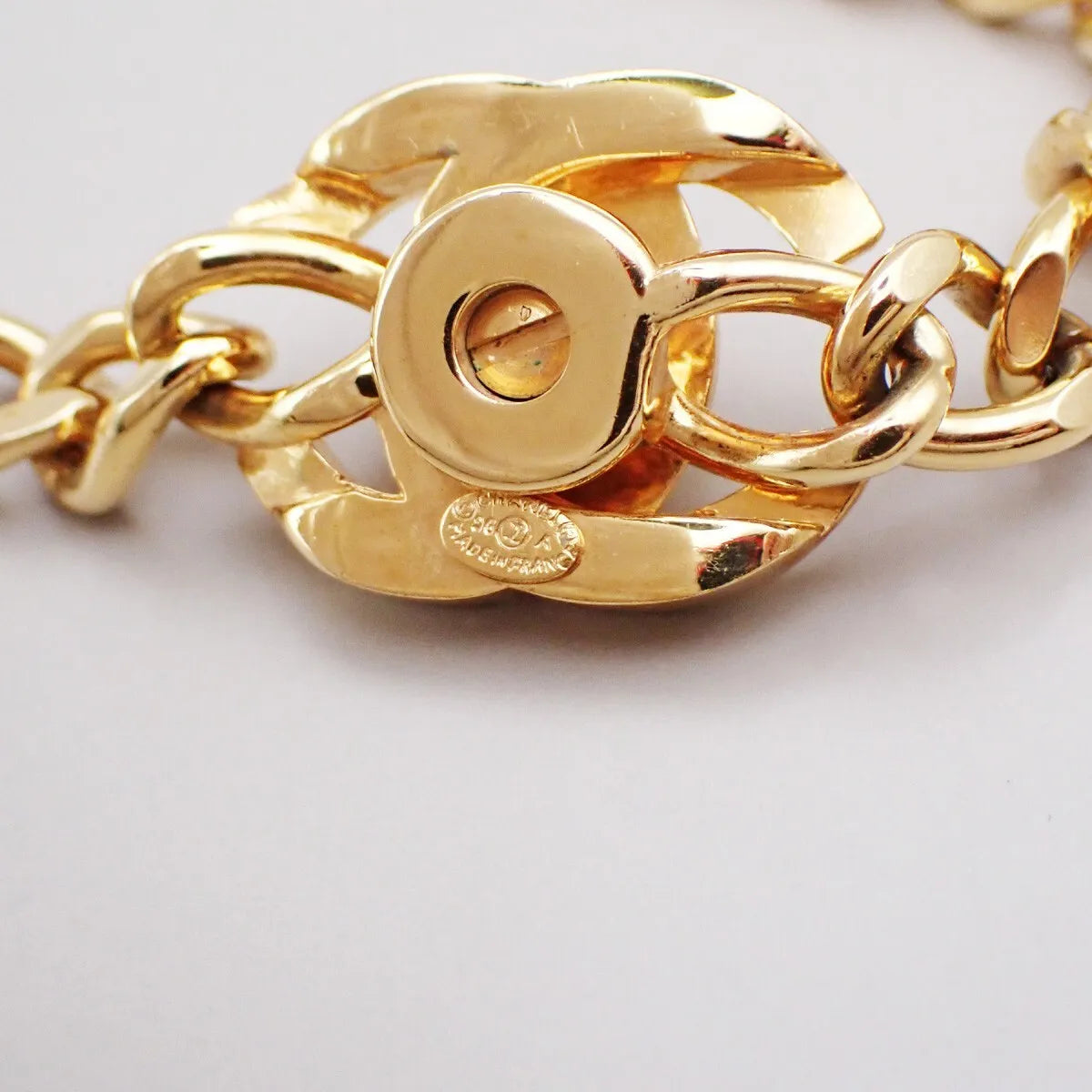 Chanel Vintage Turnlock Reissue Chain Metal, Gold, Gold Plated, Clutch
