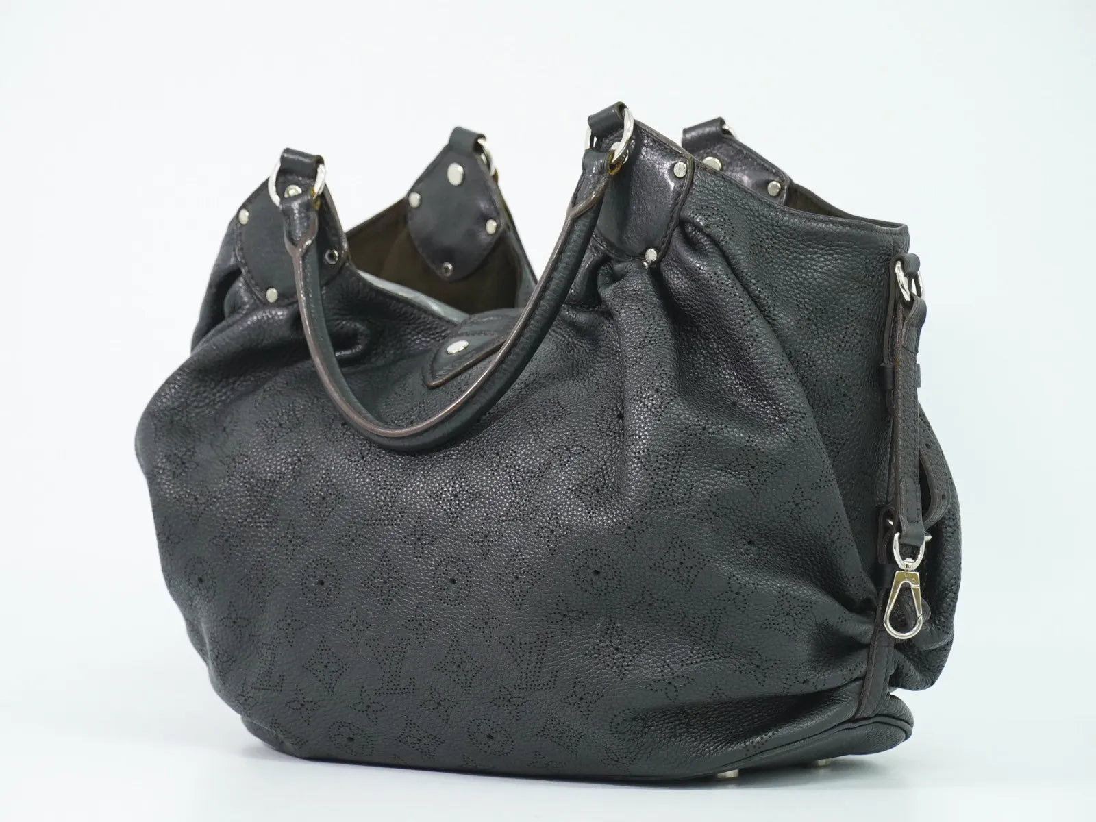 Louis Vuitton L Hobo Mahina Leather, Black, Leather, Shoulder Bag