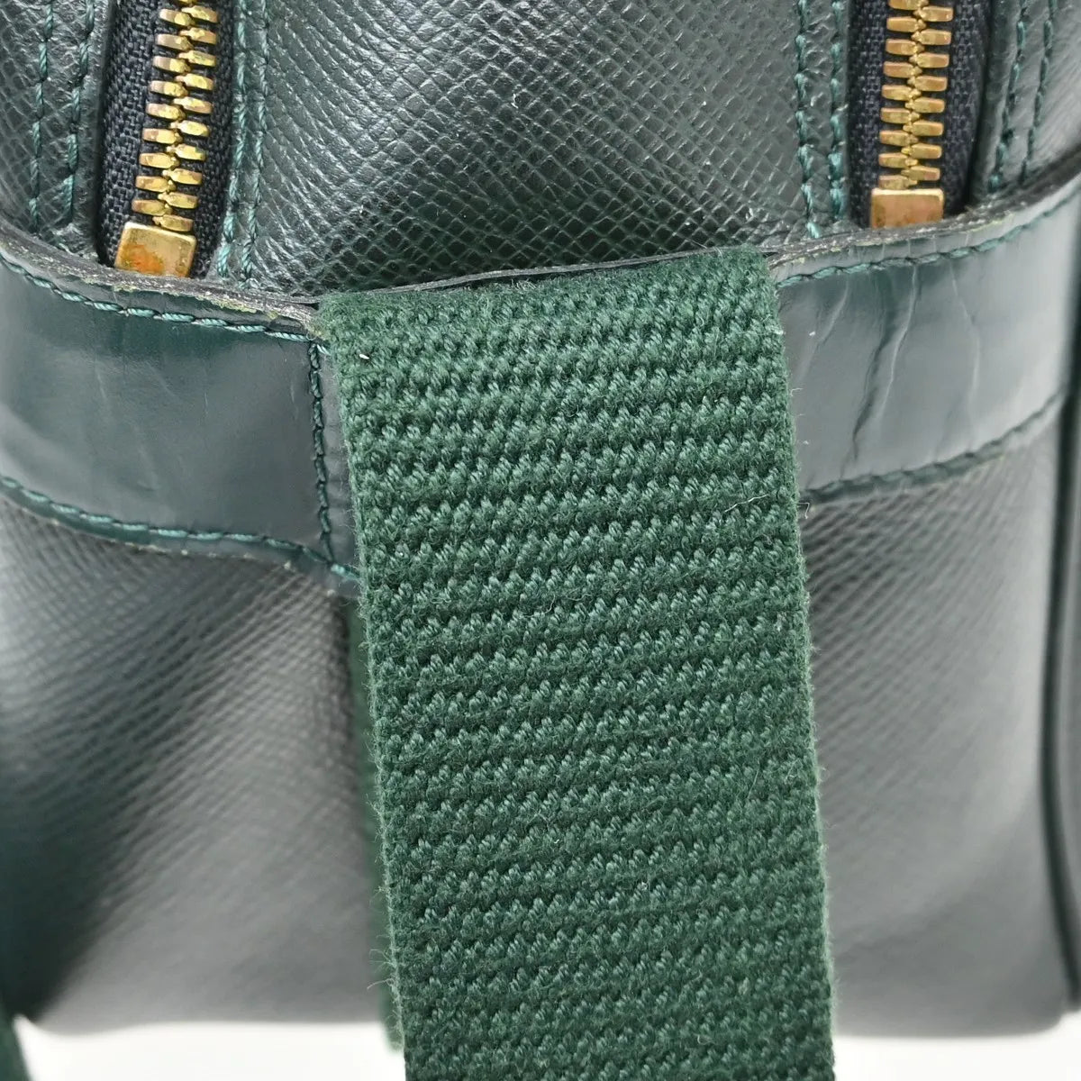 Louis Vuitton Reporter Taiga Leather, Green, Leather, Shoulder Bag