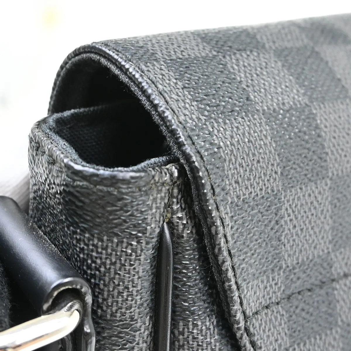 Louis Vuitton District Messenger Damier Graphite, Black, Canvas, Shoulder Bag