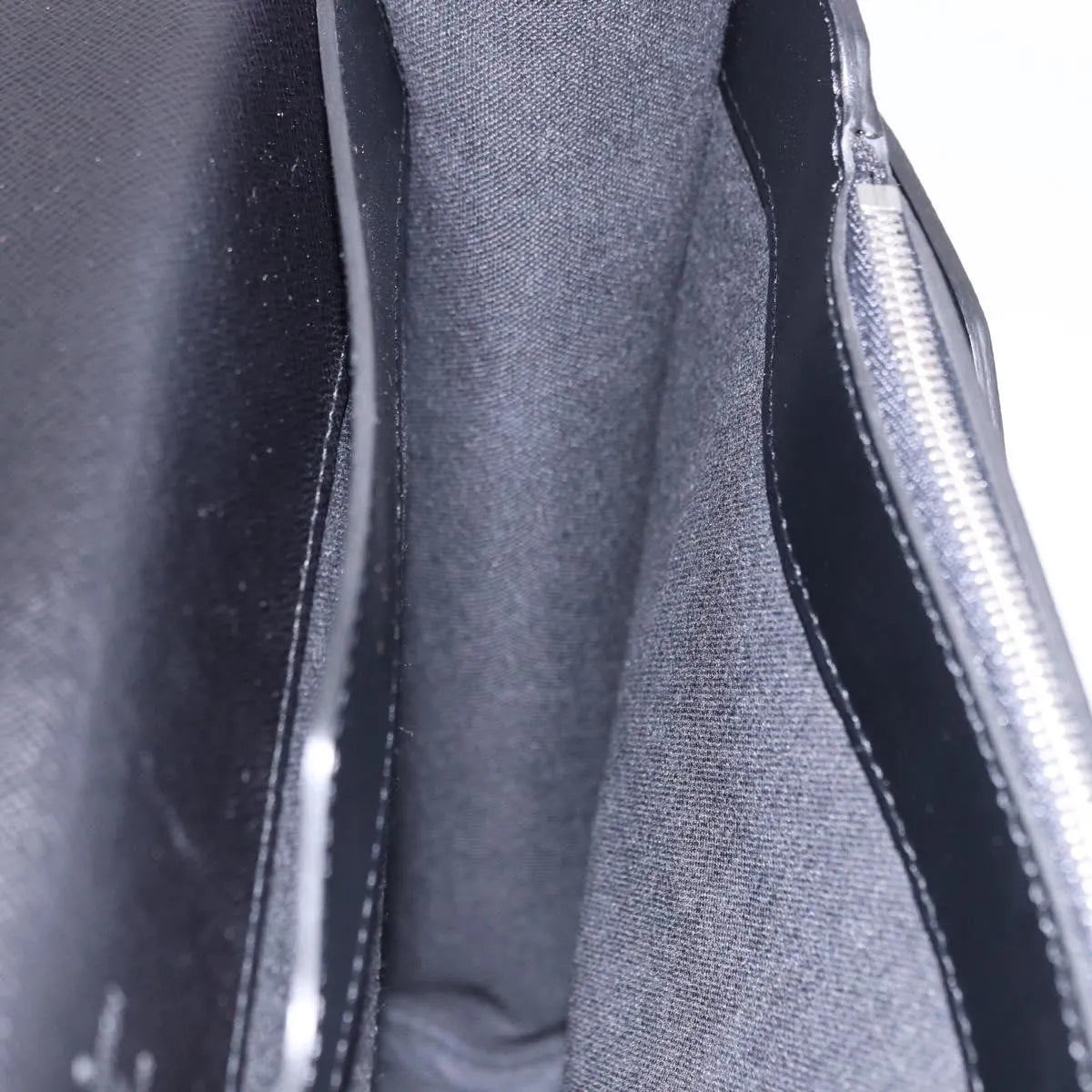 Louis Vuitton Robusto Taiga, Black, Leather, Briefcase