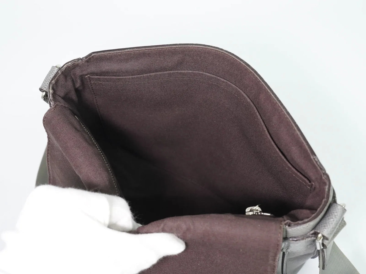 Louis Vuitton Roman Taiga Leather, Gray, Leather, Shoulder Bag