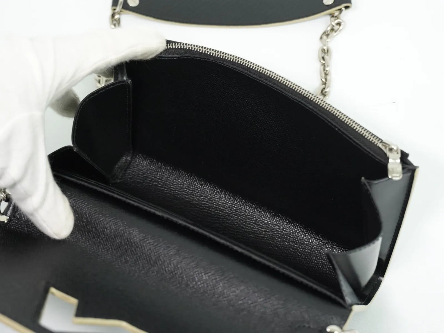 Louis Vuitton Twist Chain Limited Edition World Tour Epi Leather, Black, Leather, Shoulder Bag