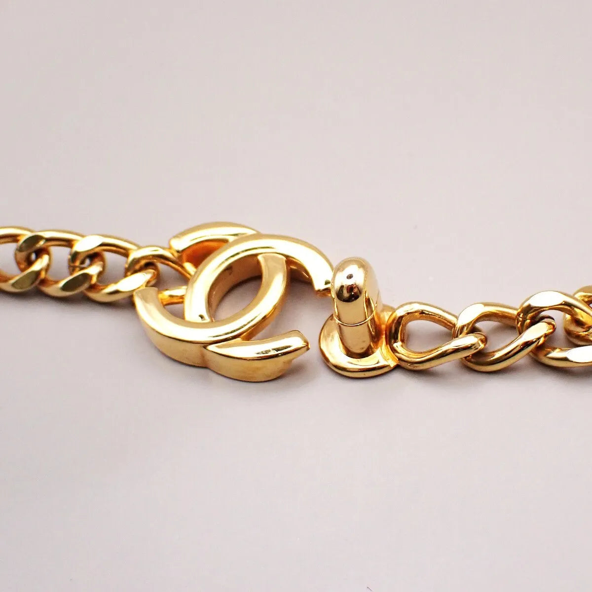 Chanel Vintage Turnlock Reissue Chain Metal, Gold, Gold Plated, Bag