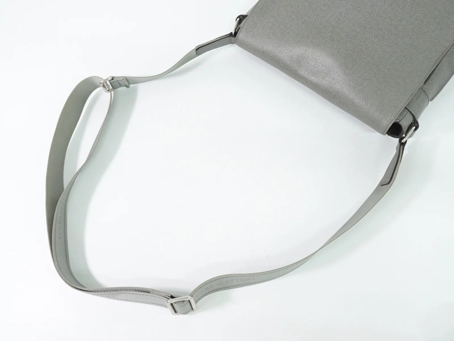 Louis Vuitton Roman Taiga Leather, Gray, Leather, Shoulder Bag