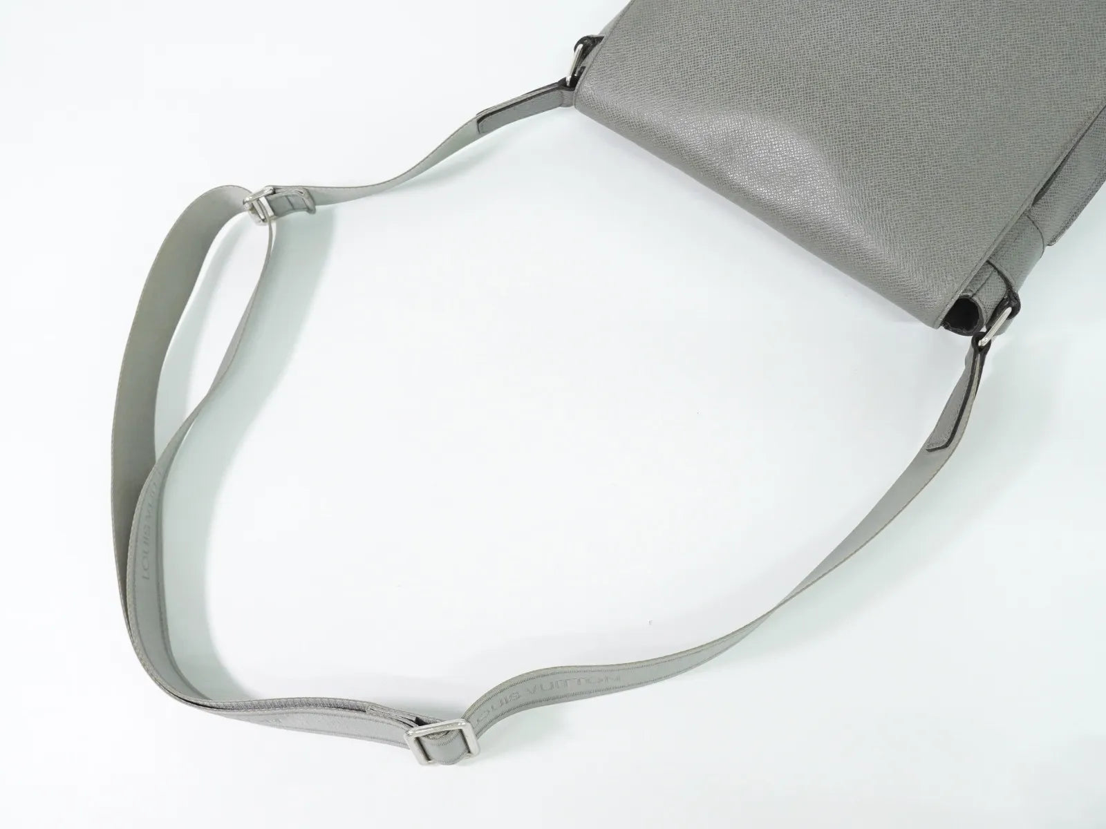Louis Vuitton Roman Taiga Leather, Gray, Leather, Shoulder Bag