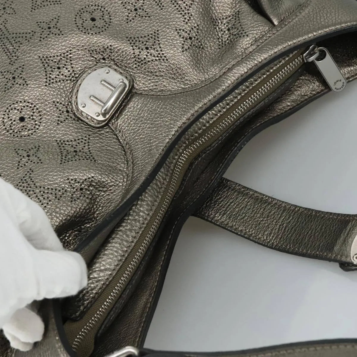 Louis Vuitton Mahina Monogram leather, Metallic, Canvas, Shoulder Bag