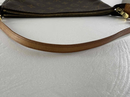 Louis Vuitton Louis Vuitton Monogramme Pochette Monogramme Canvas, Brown, Canvas, Clutch