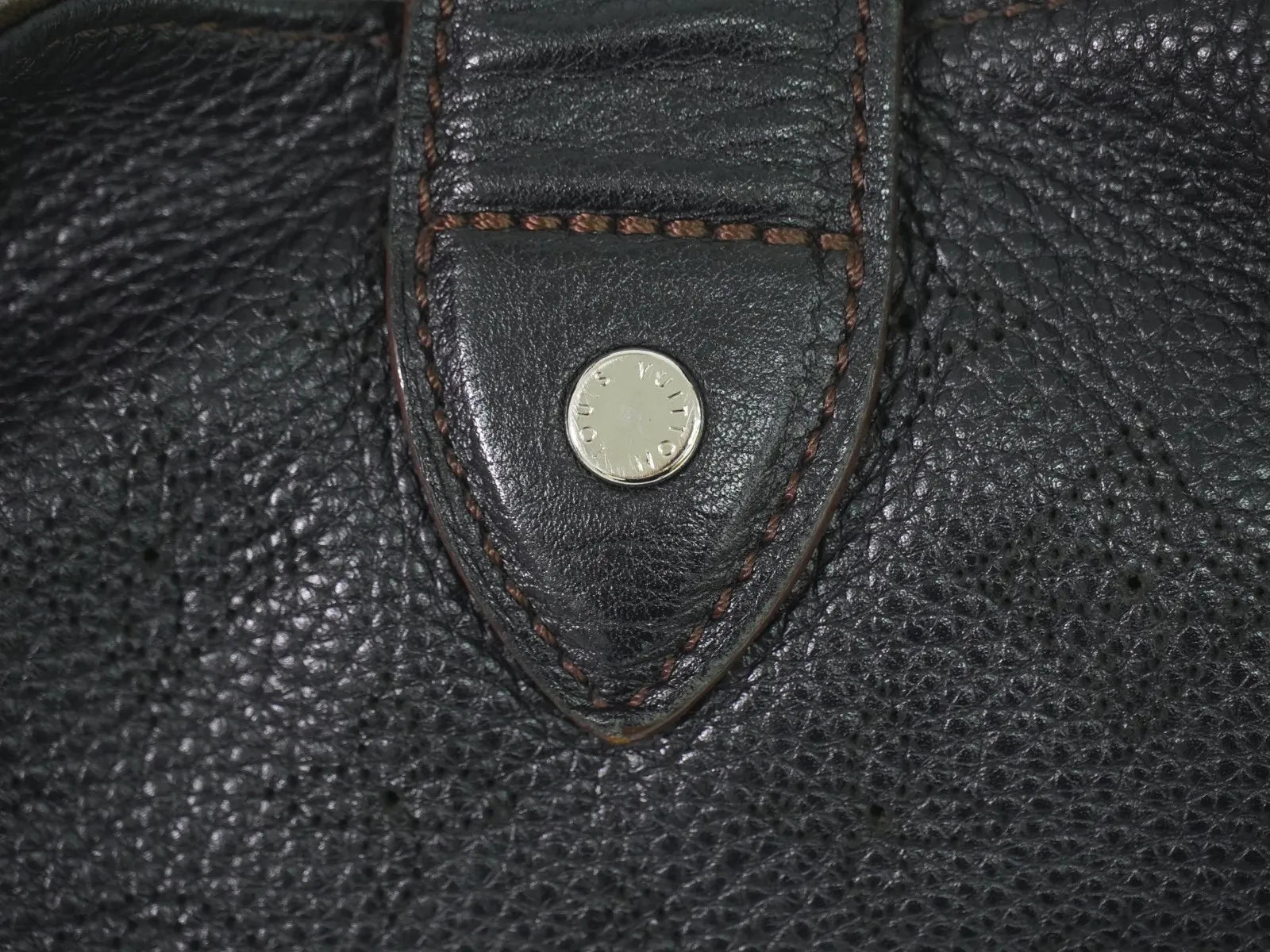 Louis Vuitton L Hobo Mahina Leather, Black, Leather, Shoulder Bag