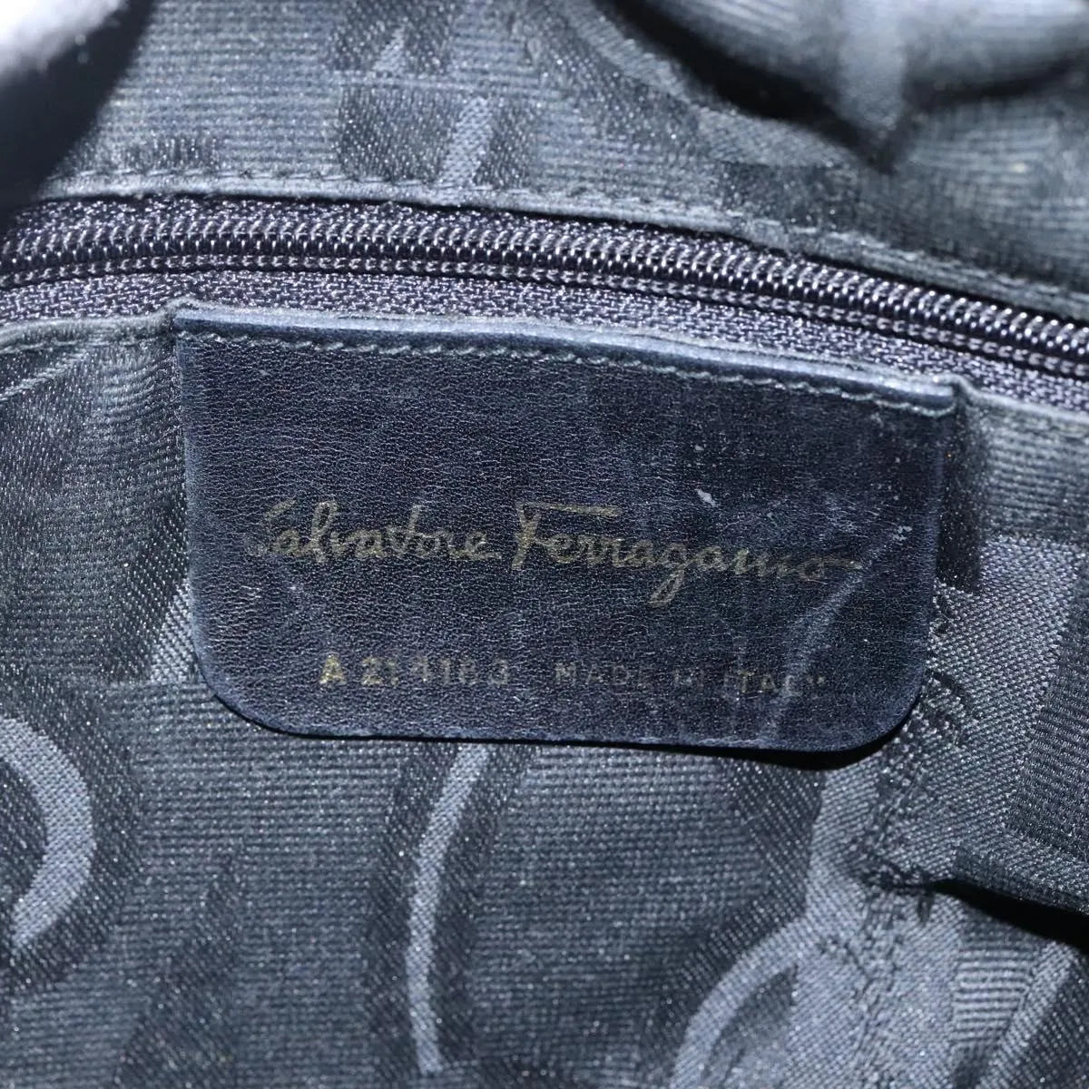 Salvatore Ferragamo Vara Bow camera Leather, Navy, Leather, Shoulder Bag