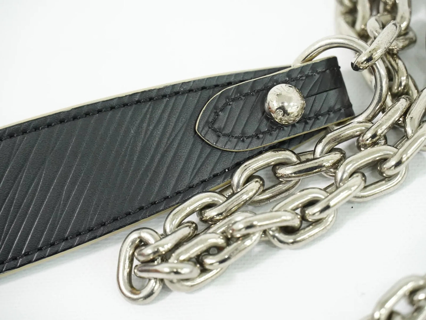 Louis Vuitton Twist Chain Limited Edition World Tour Epi Leather, Black, Leather, Shoulder Bag