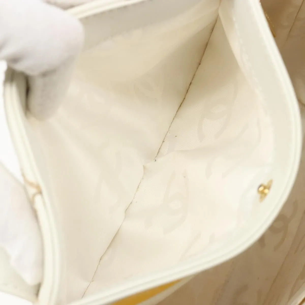 Chanel Surpique Tote Quilted Leather, White, Leather, Tote Bag