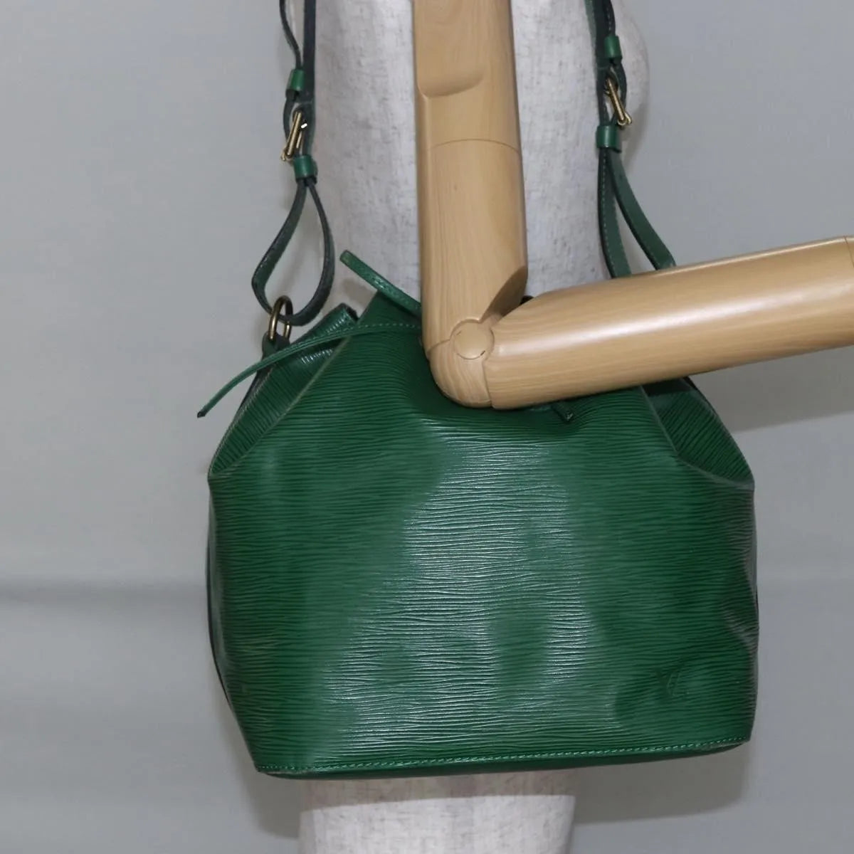 Louis Vuitton Petit Noe Epi Leather, Green, Leather, Shoulder Bag