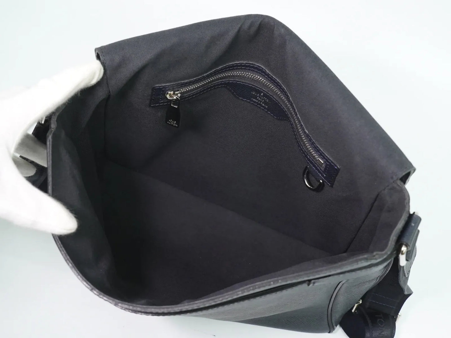 Louis Vuitton Roman Taiga Leather, Navy, Leather, Shoulder Bag
