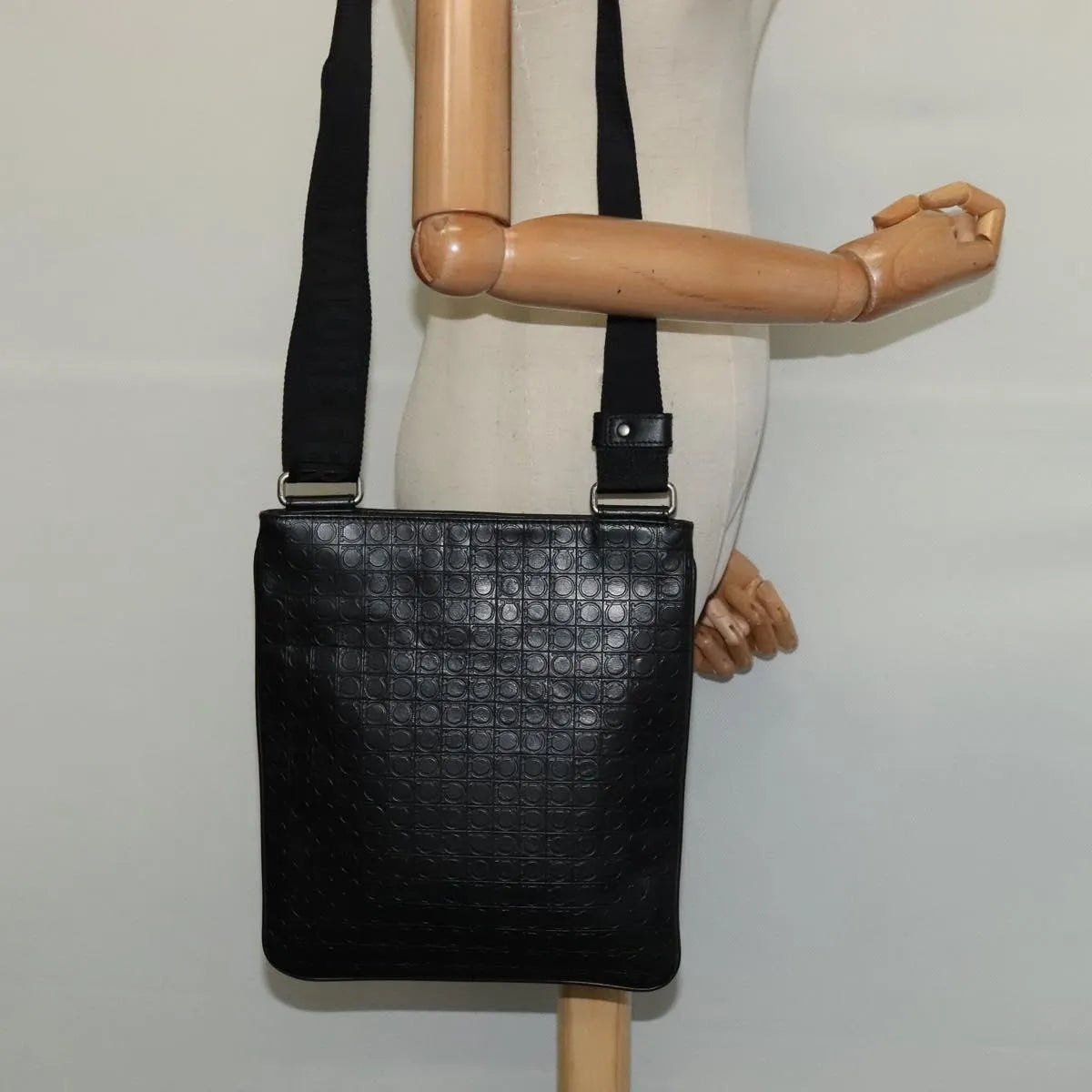 Salvatore Ferragamo Vintage Leather, Black, Leather, Shoulder Bag