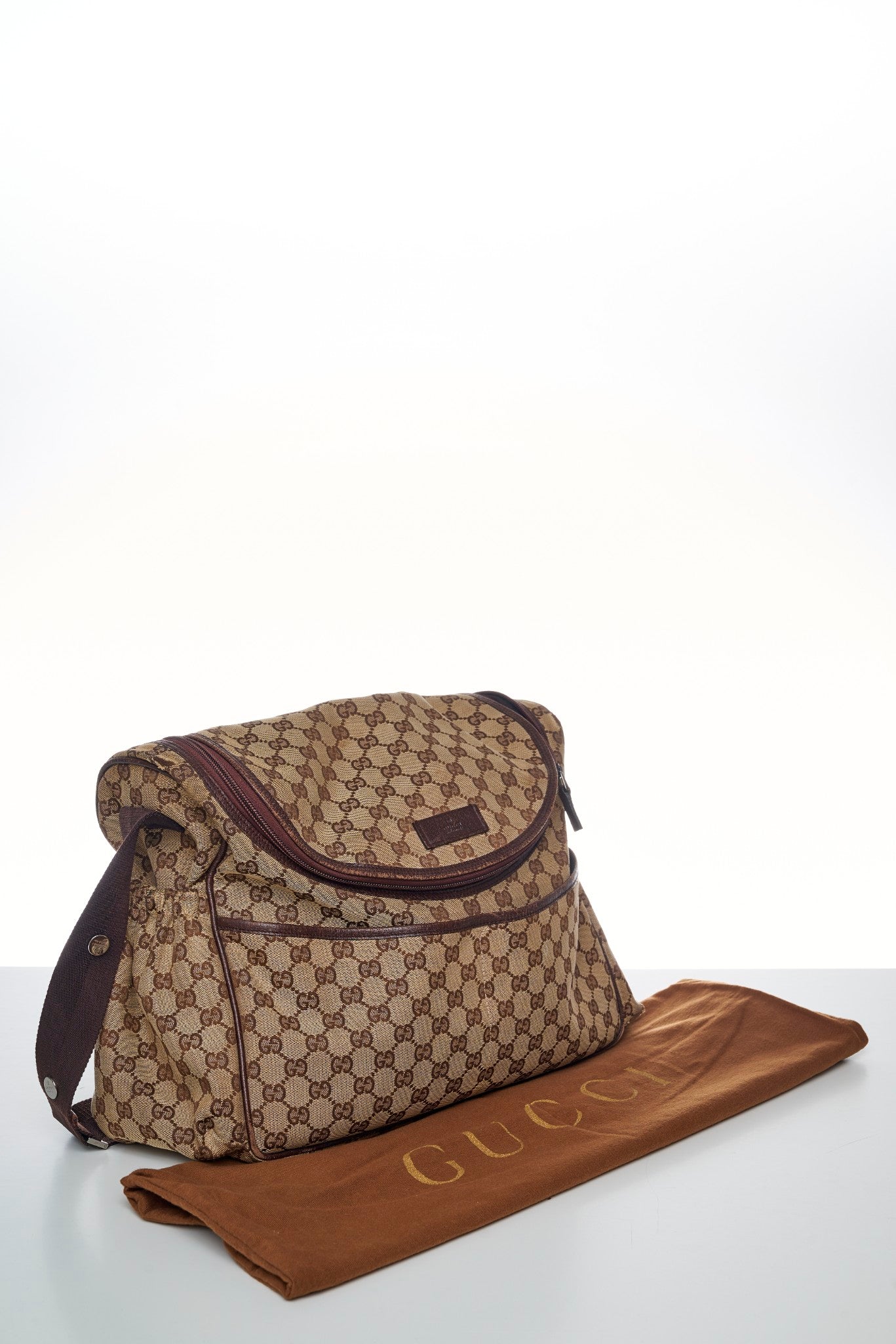 Gucci GG Supreme Messenger/Diaper Bag